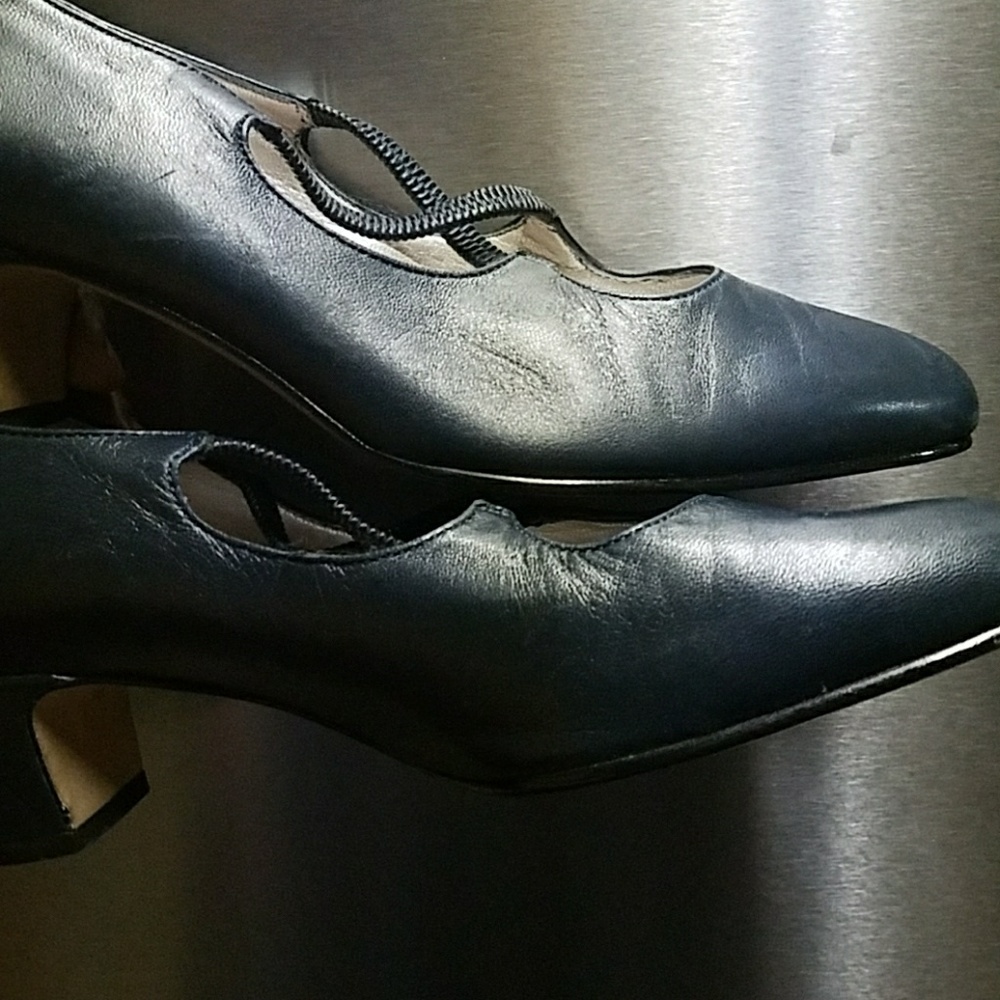 Shoes - Picture 3 of 8